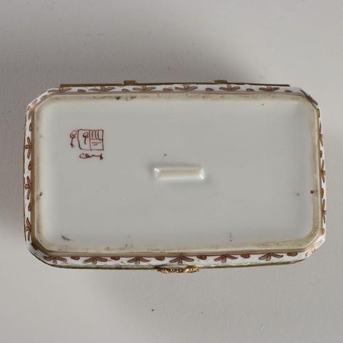 White Porcelain Box from Edmé Samson Paris For Sale - Image 8 of 10
