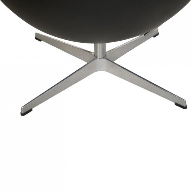 Black Egg Chair in Black Aura Leather by Arne Jacobsen, 2012 For Sale - Image 8 of 18
