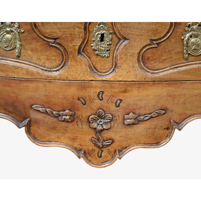 Louis XV Walnut Chest of Drawers, 18th Century For Sale - Image 5 of 9