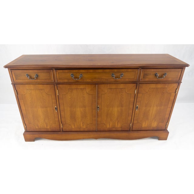 1970s Amber Yew Wood 4 Drawers Door Compartments c1979s Federal Style Sideboards For Sale - Image 5 of 9