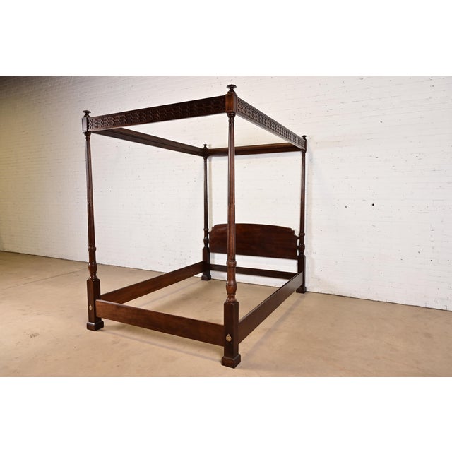 English Henredon Georgian Carved Mahogany Four-Poster Queen Size Canopy Bed For Sale - Image 3 of 9