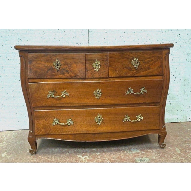 Louis XV Style Bombé Commode in Walnut, 1700s For Sale - Image 10 of 12