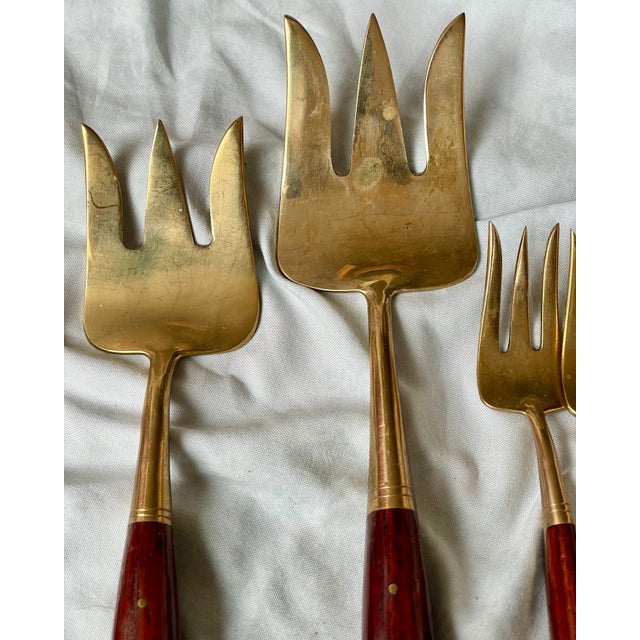 Mid 20th Century Rosewood & Brass Service for 6 Desert Fish Serving Forks Set 8 Pieces Flatware For Sale - Image 4 of 9