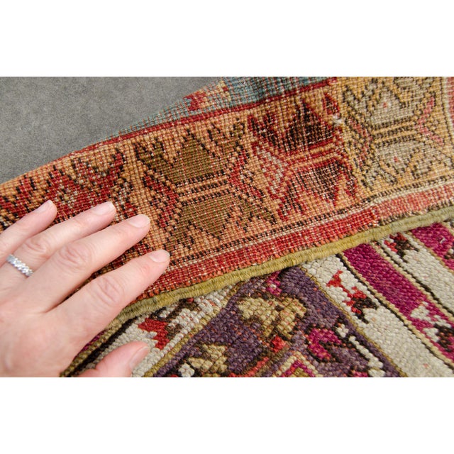 House of Séance - 1880s Antique Anatolian Wool Pile Temple Prayer Small Accent Hand-Knotted Rug - 3′11″ × 5′7″ For Sale - Image 9 of 10
