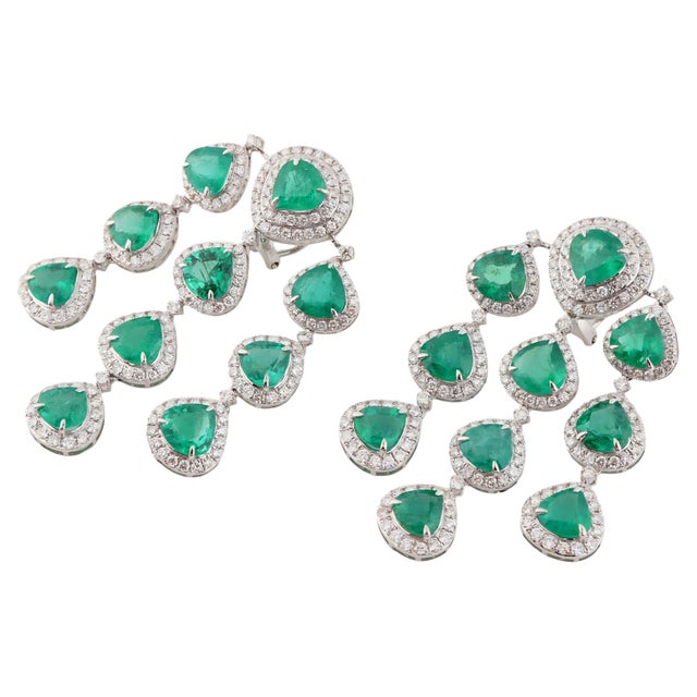 Emerald Natural zambian high quality emerald diamond earring 18k gold For Sale - Image 8 of 18