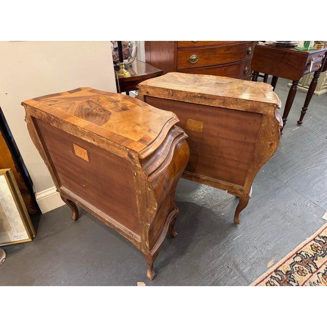 Italian Antique Italian Burled Walnut Bombe Chest of Drawers, A Pair For Sale - Image 3 of 5