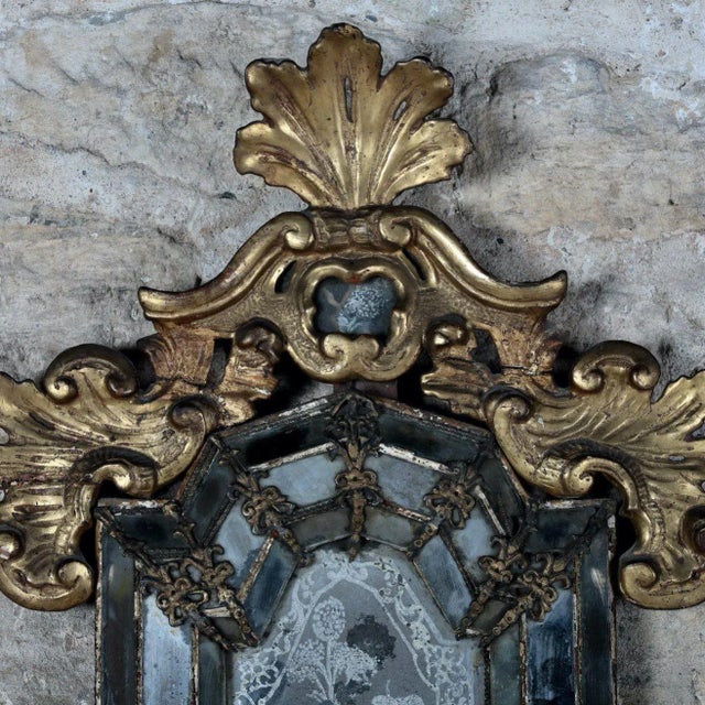 Baroque 18th Century Venetian Giltwood Mirror With Chinoiserie Figure For Sale - Image 3 of 12