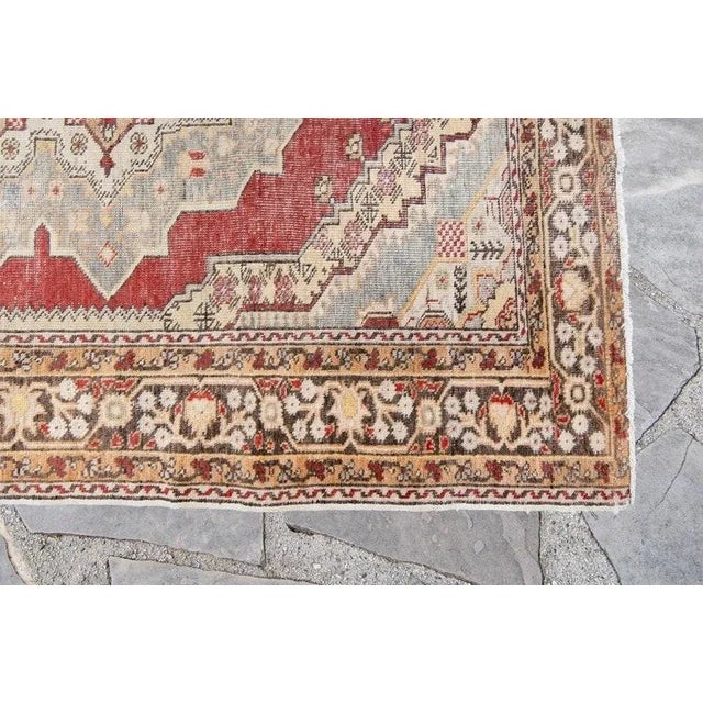 Beige 1950s Vintage Oushak Medallion Rust Red Brown Small Accent Hand-Knotted Wool Rug 1950s - 4’3” X 6’ For Sale - Image 8 of 10