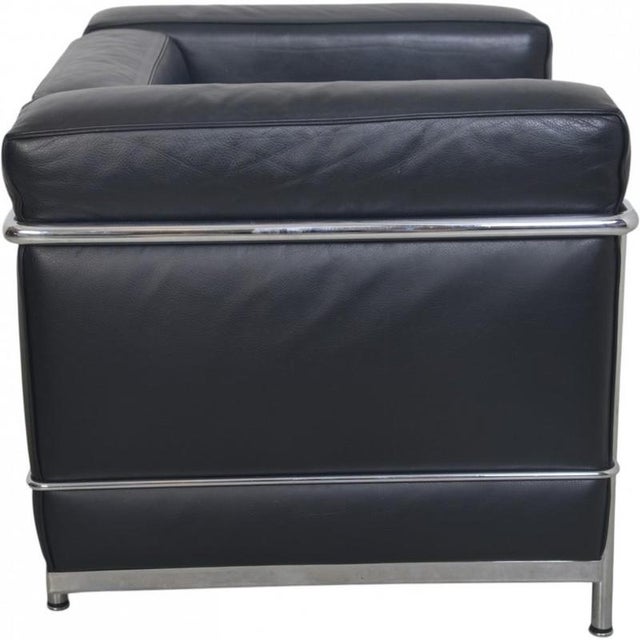 Le Corbusier LC2/1 chair upholstered in black pelle leather and with a steel frame. The chair is from the 2000s and...