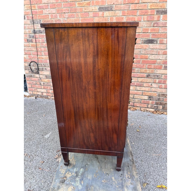 Early 19th Century English Bow Front Chest For Sale - Image 11 of 12