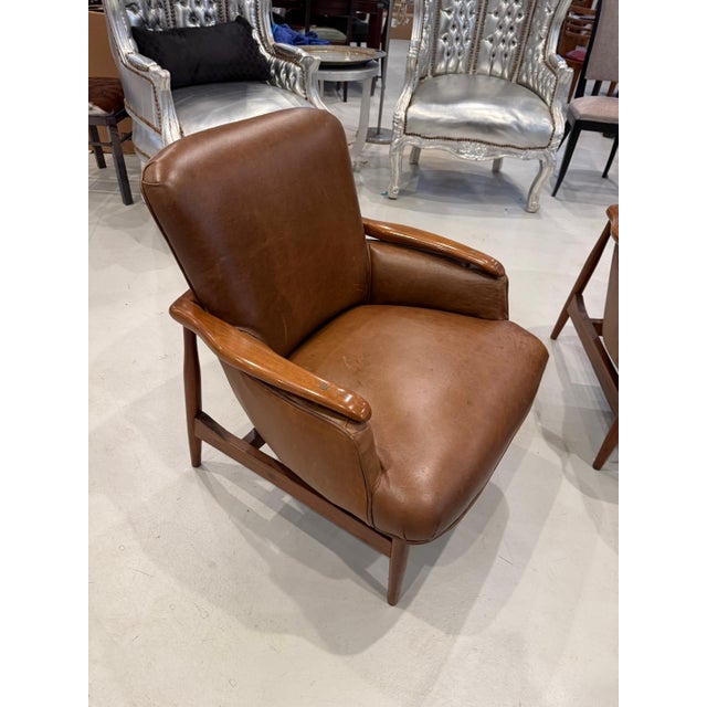 1960s Pair of Mid Century Modern Leather Club Chairs For Sale - Image 5 of 12