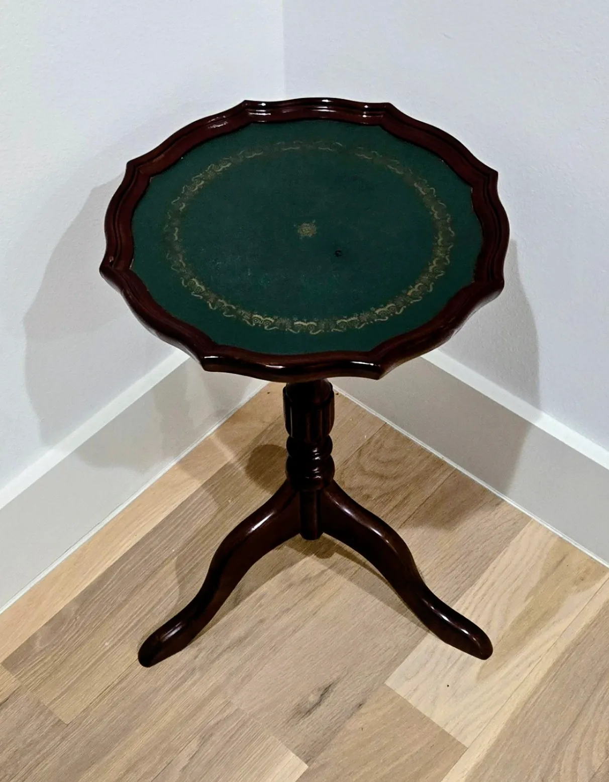 Vintage Bombay Scalloped Pedestal Side Table – Green Leather Top