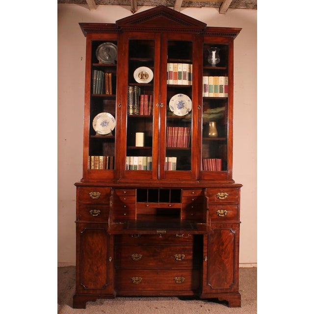 Superb and rare mahogany bookcase or display cabinet from the 18th century from England very good quality mahogany with a...
