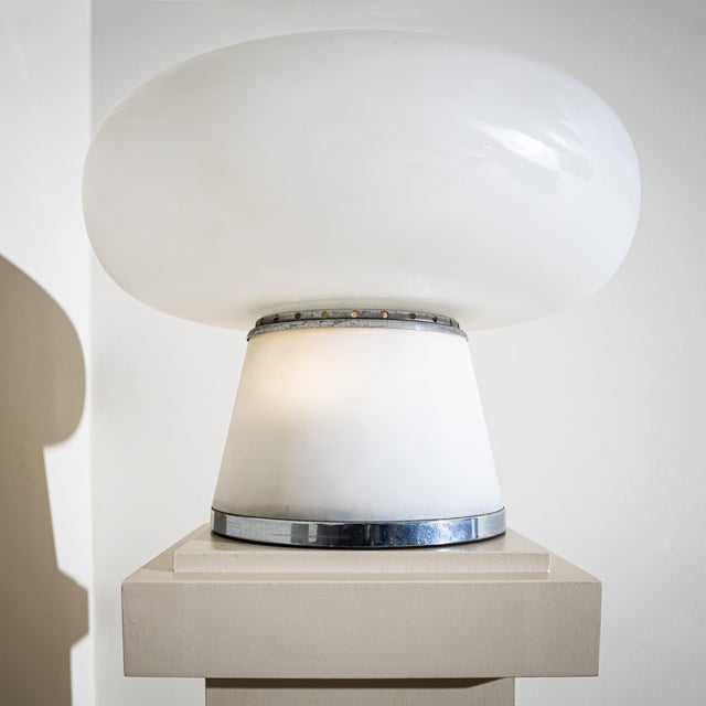 Fontana Arte 1960s Opaline Glass Table Lamp, Attributed to Fontana Arte For Sale - Image 4 of 6