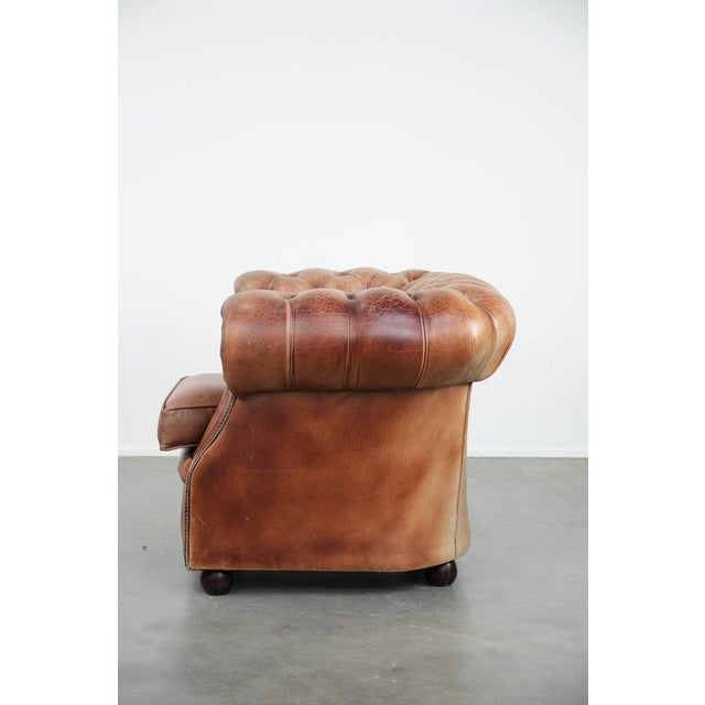 1990s English-Style Chesterfield Club Chair in Cowhide Leather For Sale - Image 5 of 17