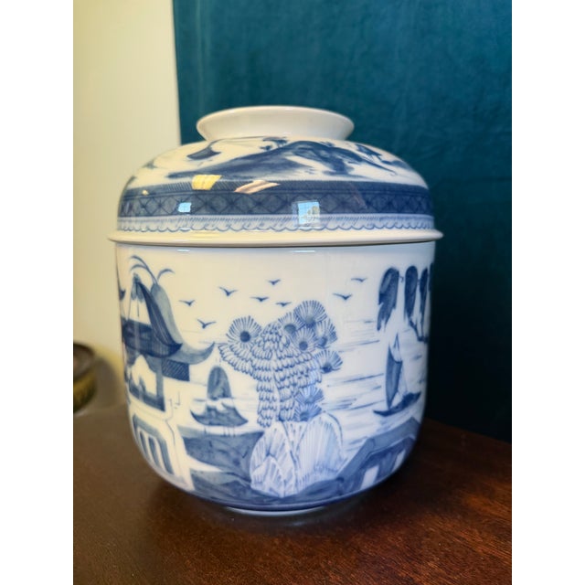 Blue Pair of Mottahedeh Blue Canton Porcelain Lidded Ginger Jars | Vista Alegre, Portugal For Sale - Image 8 of 8