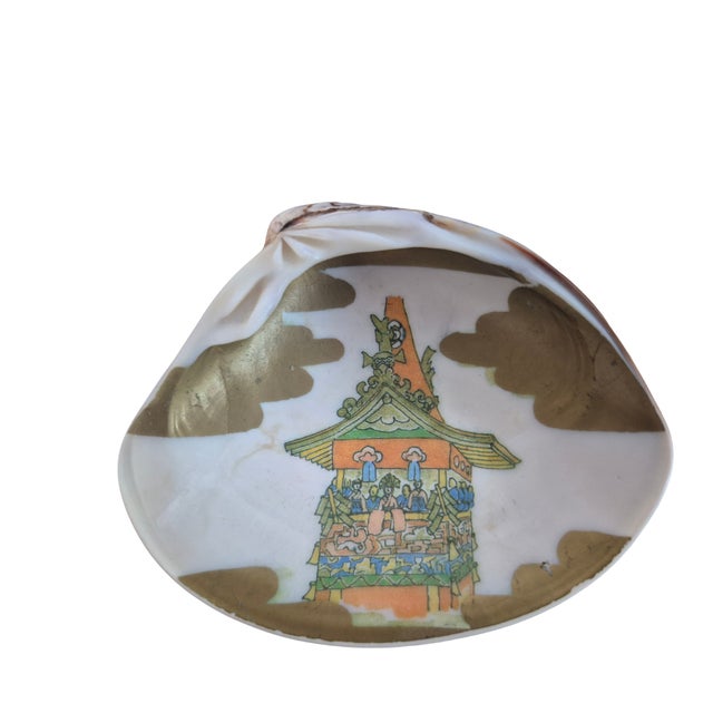 Japanese Matched Pairs of Hand-Painted Real Clam Shells – Vintage Japanese Kaiawase-Style Scenes, Set of Four (Two Pairs) For Sale - Image 3 of 8