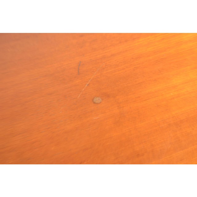 This Italian circular table dates back to the 1950s, featuring a simple and elegant design typical of modernist production...