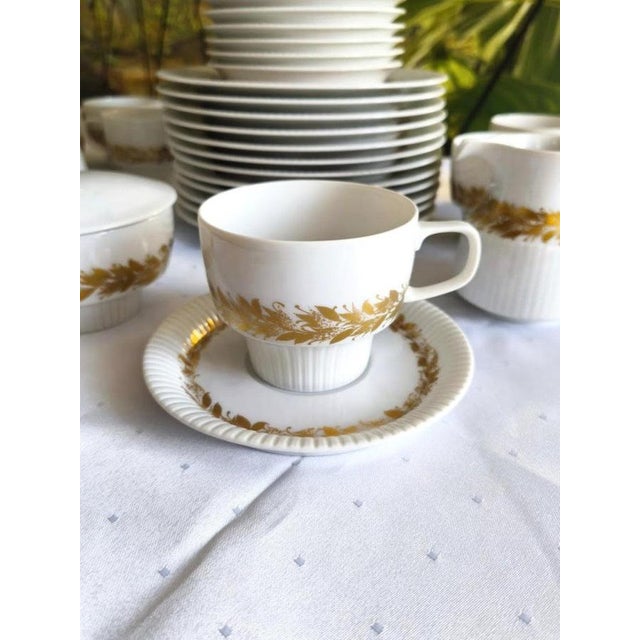 Gold Porcelain Modulation Coffee and Dessert Service by Tapio Wirkkala for Rosenthal Studio-Line, Germany, 1970s, Set of 39 For Sale - Image 8 of 13