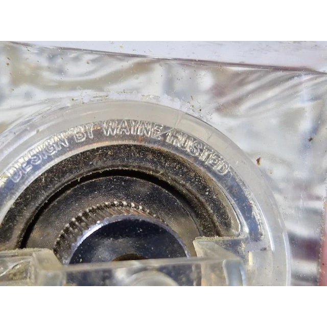 Wayne Husted Postmodern Acrylic Salt & Pepper Mill by Wayne Husted for Blenko Grainware Co. Pyramid, 1980s, Set of 2 For Sale - Image 4 of 10