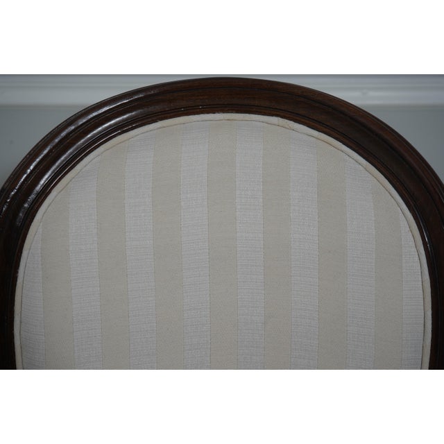 1990s Set of 8 Stickley Oval Back Louis XV Mahogany Dining Chairs For Sale - Image 5 of 18