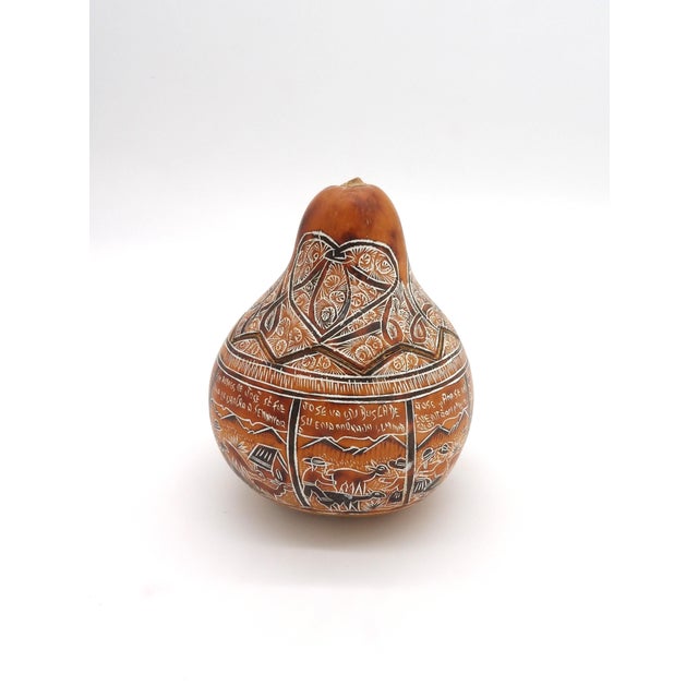 1980s Peruvian Hand-Carved Mate Burilado Folk Art Gourd Box Signed For Sale - Image 4 of 11