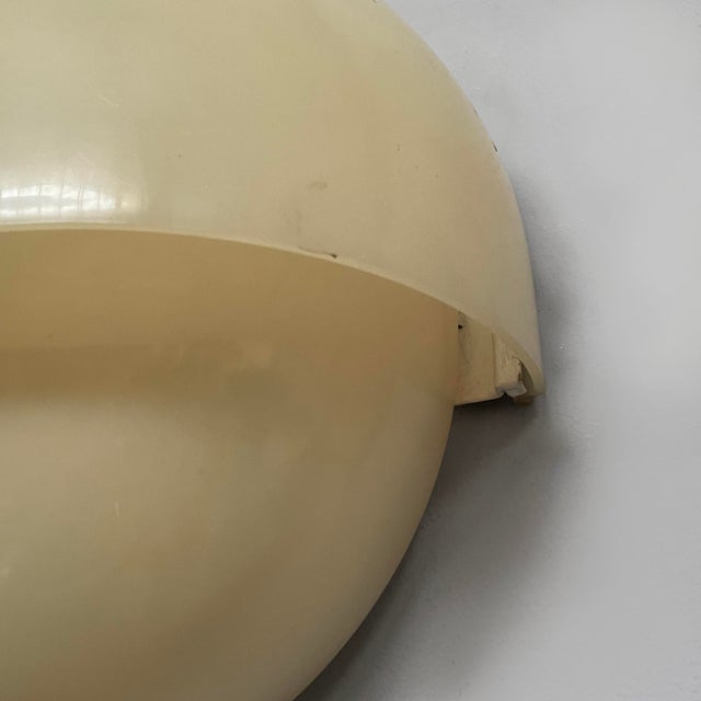 Cream Mid-Century Modern Italian Plastic Wall Lamps Mania by Vico Magistretti for Artemide, 1960s, Set of 2 For Sale - Image 8 of 15