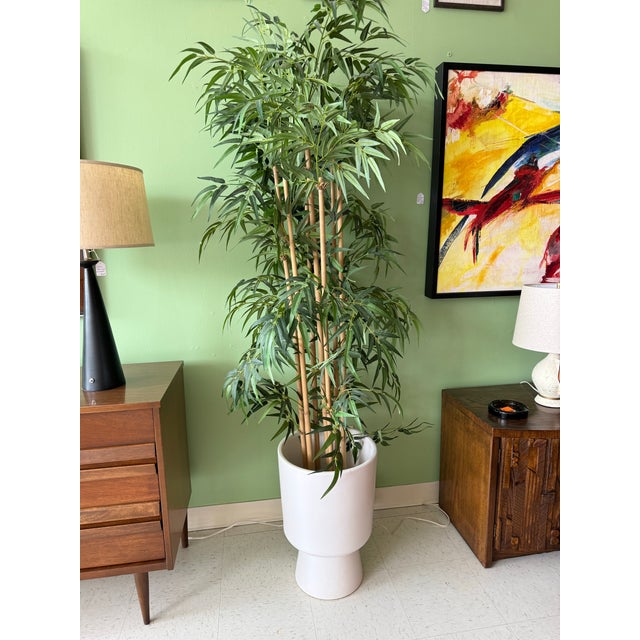 Mid Century Modern Large Matte White Chalice Pottery Planter in the Style of Malcolm Leland For Sale - Image 10 of 10