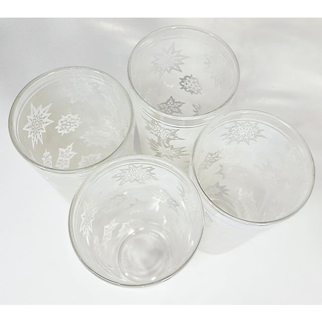 Think 70s and 80s superhero action bubbles- zap, pow kabang! and make it into snowflakes and this is what we get. Set...