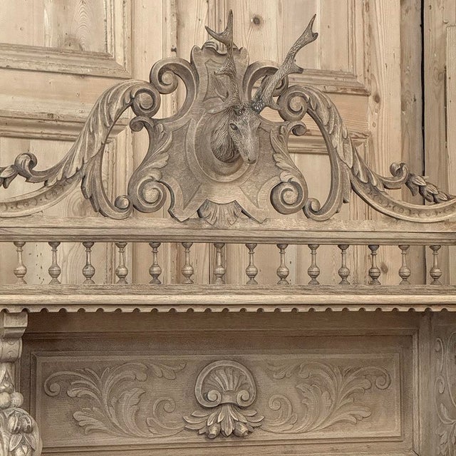 19th Century French Renaissance Hunt Buffet in Stripped Oak For Sale In Dallas - Image 6 of 18