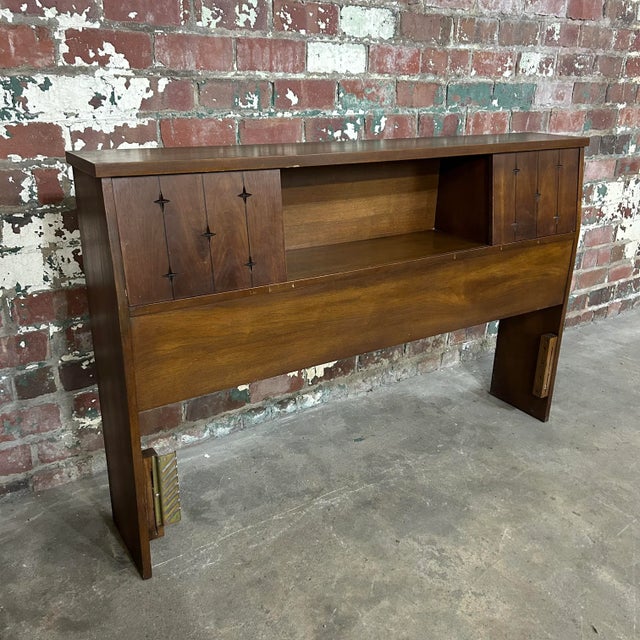アンティークデスク　Broyhill Broyhill Saga Full Size Headboard With Storage. | Chairish