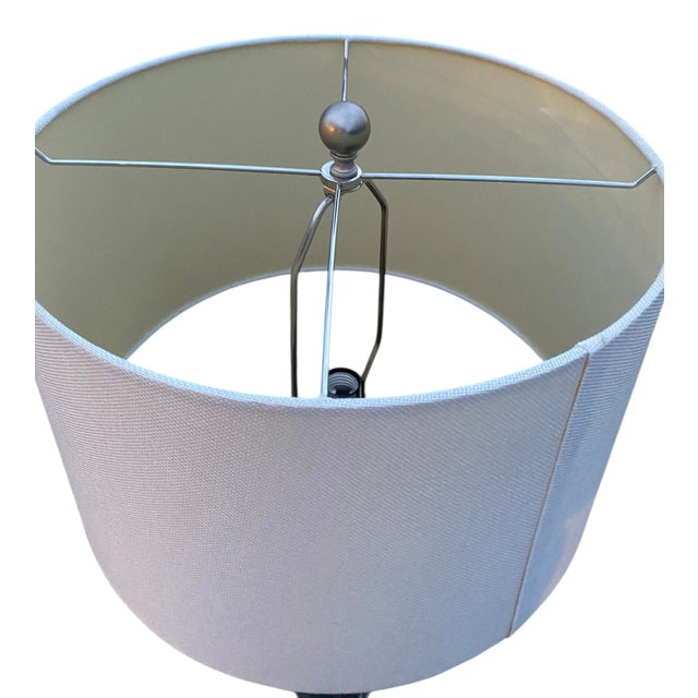 Metal Vintage Emerald Green Ceramic Table Lamp- Lucite Base For Sale - Image 7 of 9