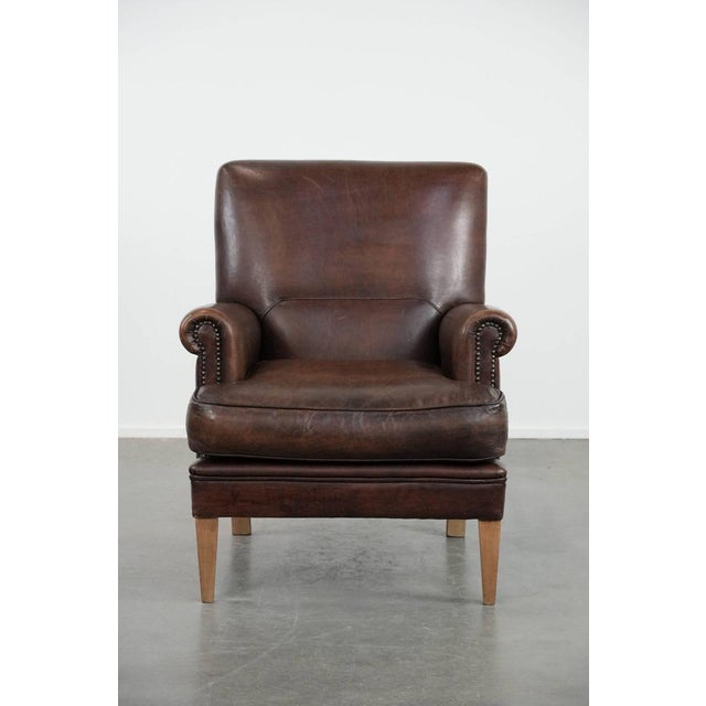 This comfortable armchair is crafted from sheepskin and has a luxurious and distinctive look. It features a loose seat...