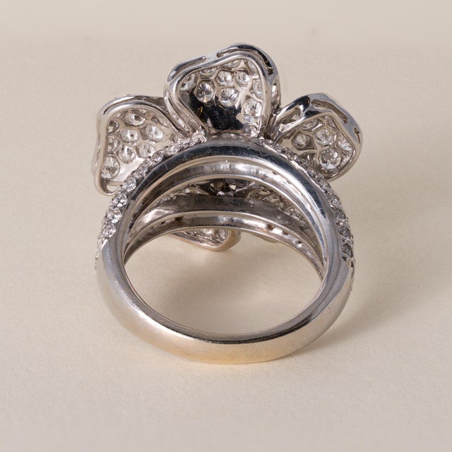 2000 - 2009 Estate Kwiat 5.70 Carats Diamond Floral Cocktail Ring 18k Gold, Size 7.75 For Sale - Image 5 of 6