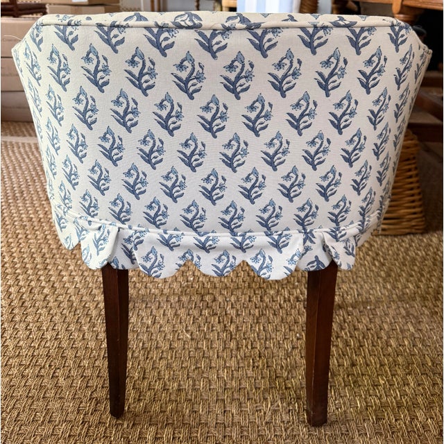 Late 19th Century Antique Regency-Style Blue and White Floral Barrel Vanity Chair For Sale - Image 5 of 5