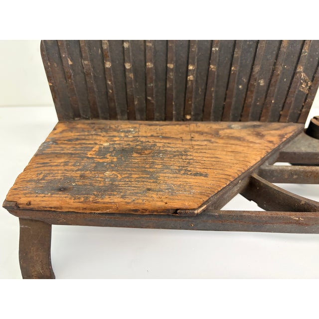 Late 19th Century Antique Wooden & Cast Iron Miter Box – Adjustable Carpenter’s Tool For Sale - Image 5 of 17