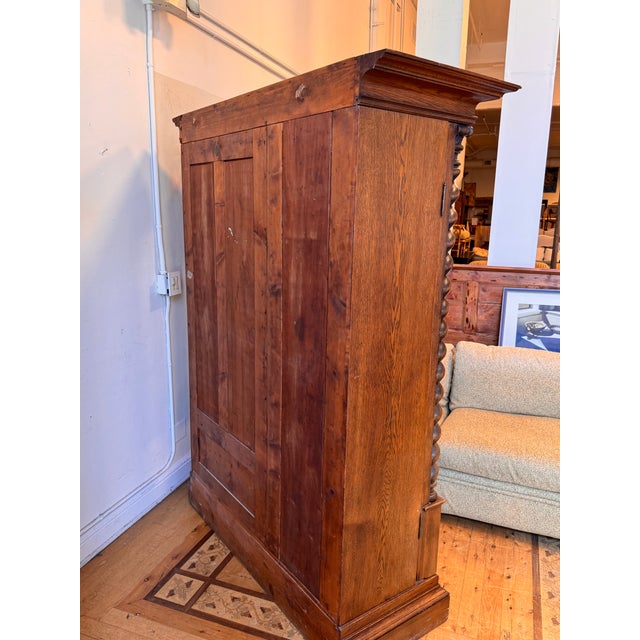 Brown Renaissance Revival Oak Display Cabinet, 19th Century For Sale - Image 8 of 12