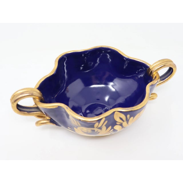 Mid 20th Century Vintage Italian Pottery Decorative Handled Bowl in Navy With Gold Decoration For Sale - Image 5 of 15