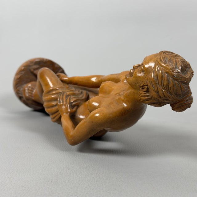 Vintage Bathing Venus in Hand-Carved Wood, 1960s For Sale - Image 10 of 14