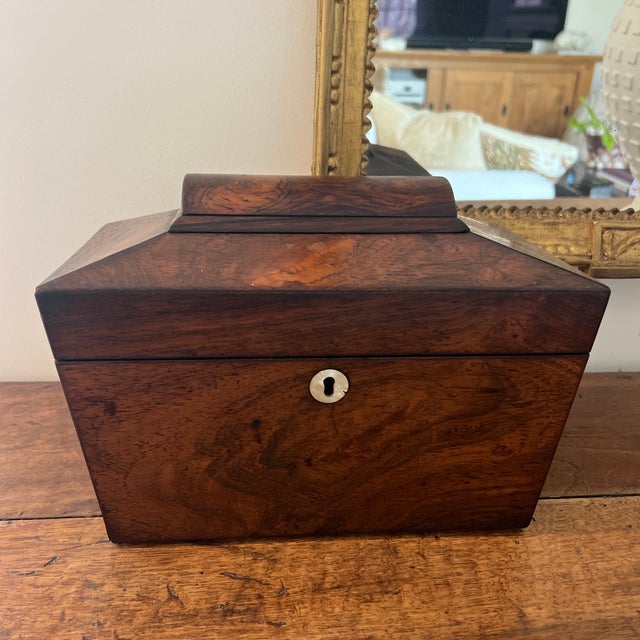 Traditional Antique English Regency Tea Caddy With Mother of Pearl Escutcheon For Sale - Image 3 of 9