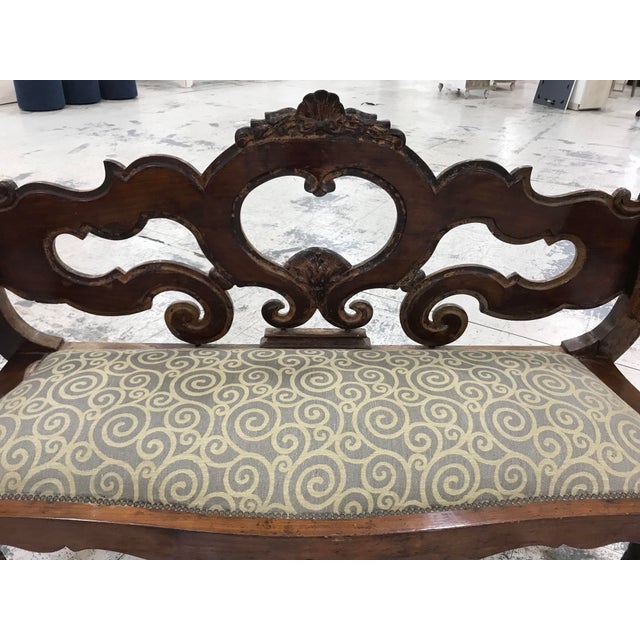 1950s Continental Carved Wood Bench with Turned Legs & Upholstered Seat in Designer Fabric For Sale - Image 10 of 10
