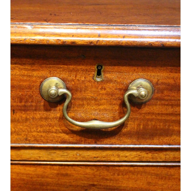 Circa 1780 English George III Chest of Drawers For Sale - Image 4 of 12