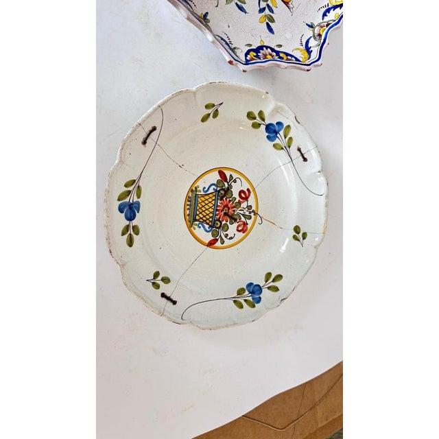 19th-Century French Hand-Painted Faience Plates in the style of Rouen, Set of 2 For Sale - Image 5 of 14