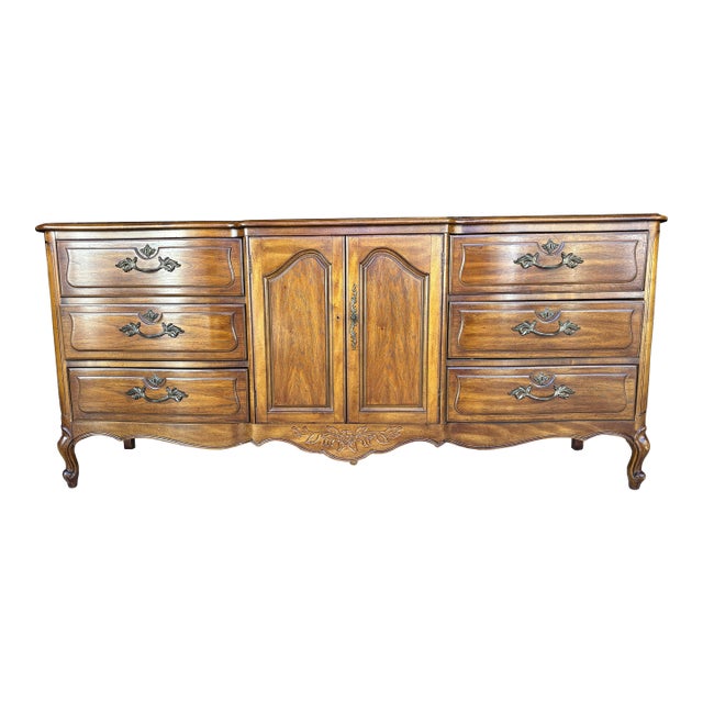 Vintage Huntley by Thomasville French Provincial 9-Drawer Dresser Sideboard Buffet For Sale