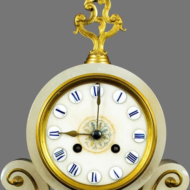 Gold French Alabaster and Gilt Bronze Clock Garniture with Candelabra, 1870, Set of 3 For Sale - Image 8 of 11