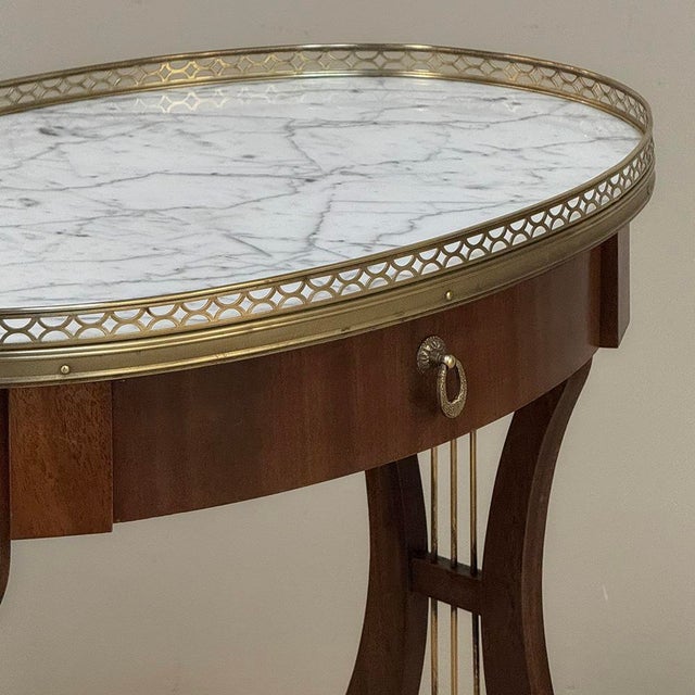 Early 20th Century Antique French Neoclassical Oval End Table With Carrara Marble For Sale - Image 5 of 17
