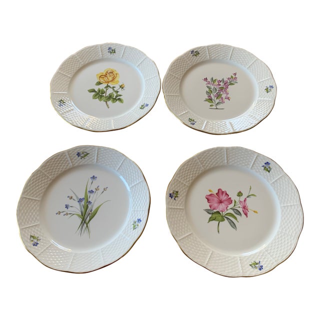 Late 20th Century Herend Flowers of Bermuda Plates Rose , Hibscus, Bougainvilla, Bermudiana Handpainted - Set of Four For Sale