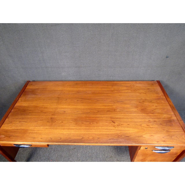 Mid-Century Modern 1960s Vintage Modern Walnut Writing Desk Attributed to Harvey Probber For Sale - Image 3 of 9