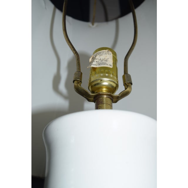 1960s 1960s White Urn Table Lamp With Sculptural Gilt Handles (Hollywood Regency) For Sale - Image 5 of 5