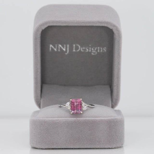 Modern 1.7Ct Bi-Color Tourmaline Ring With Earth-Mined Diamond Accents: Solid 14k Gold For Sale - Image 3 of 9